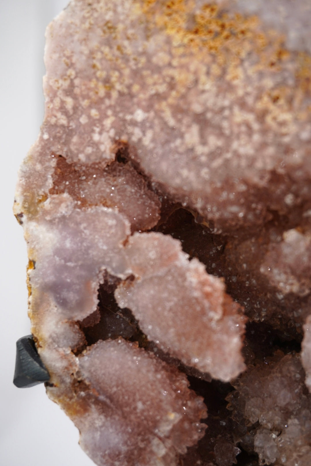 Losa de amatista rosa en soporte