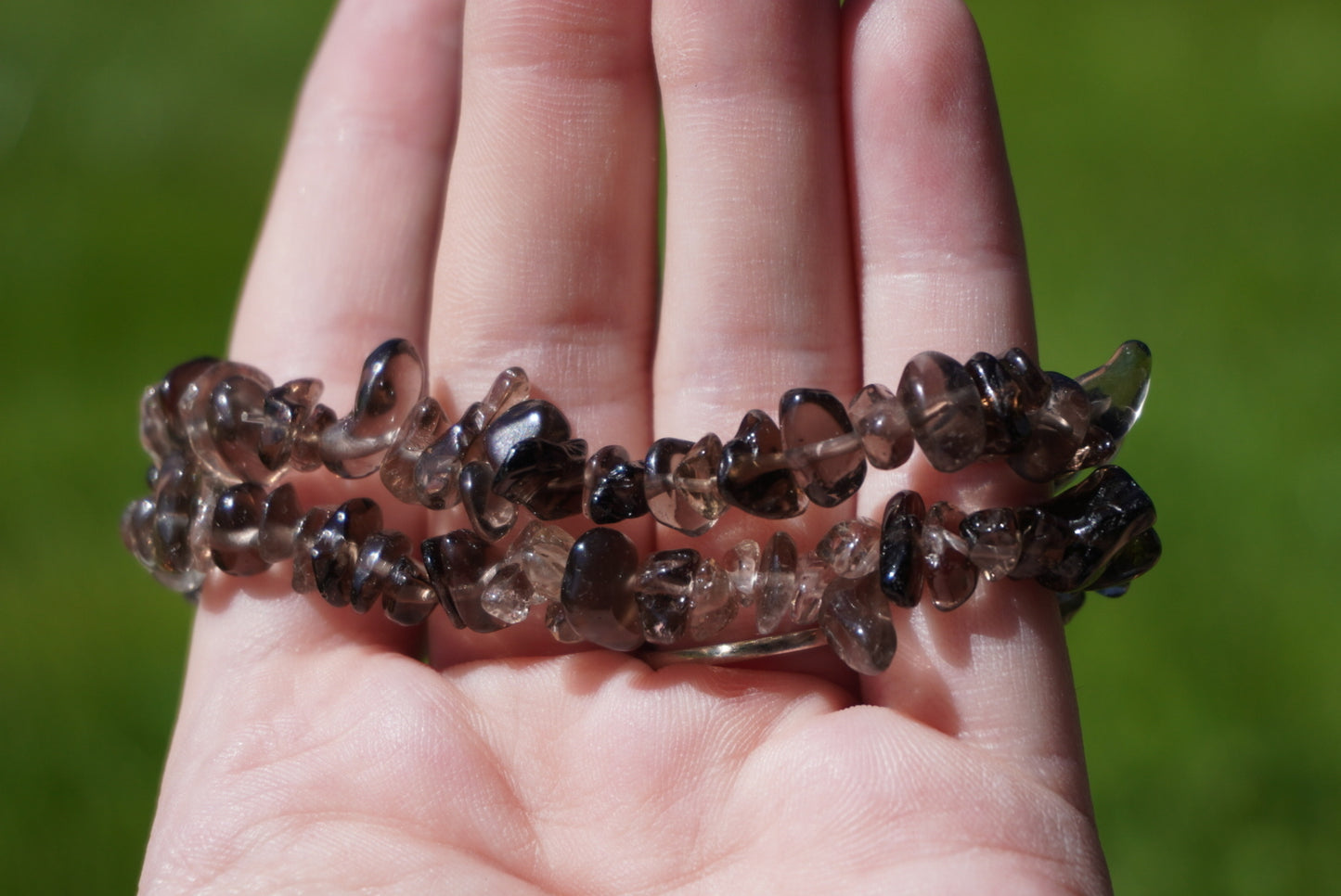 Pulsera con chips de cuarzo ahumado
