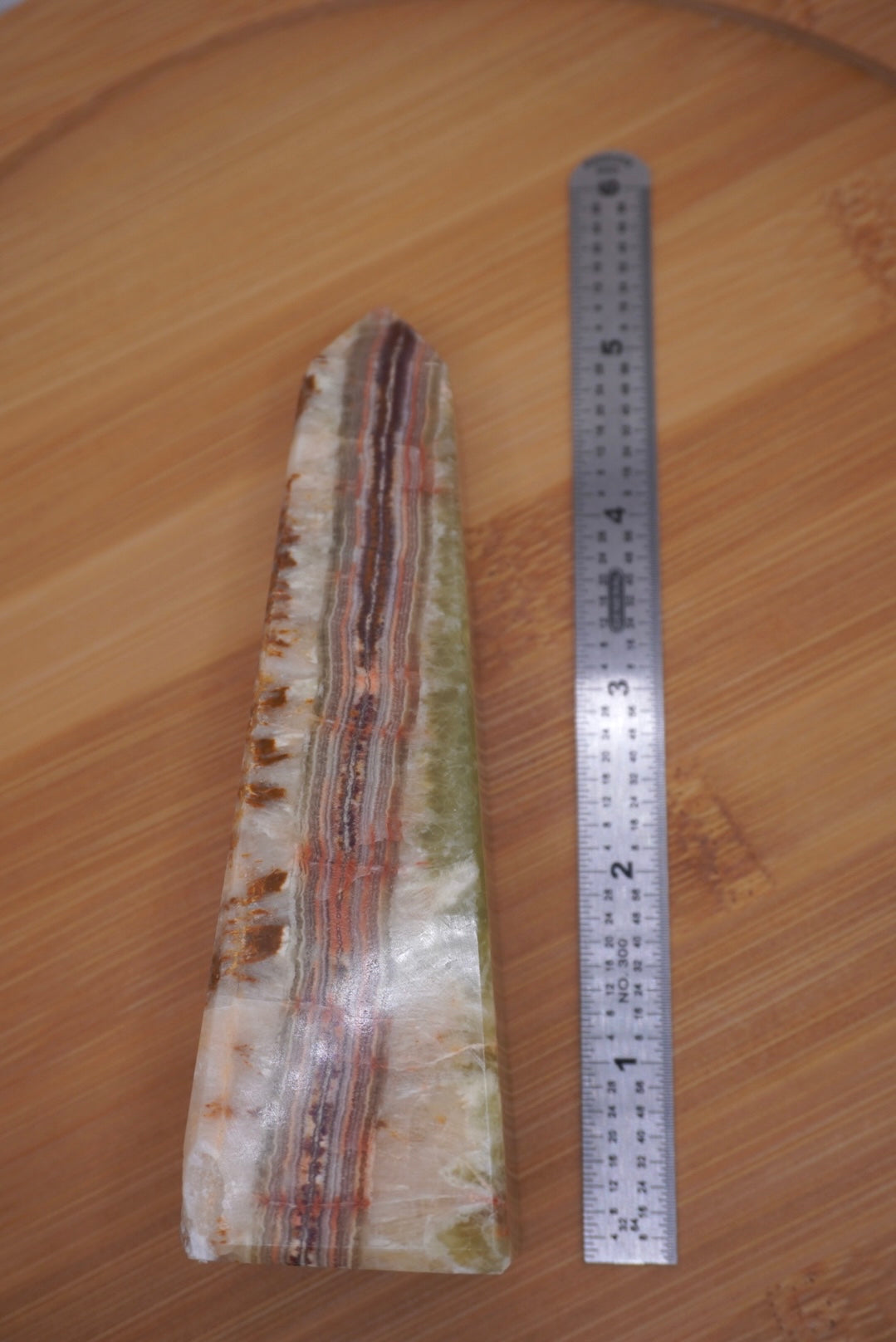 Pequeñas torres de ónix con bandas verdes