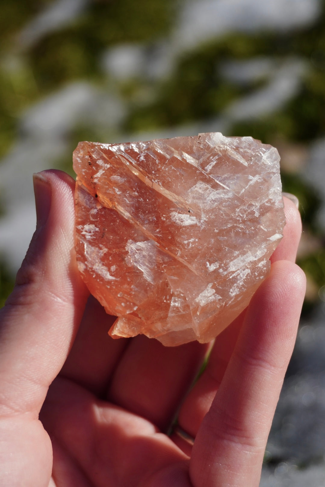 Small Mariposa Calcite